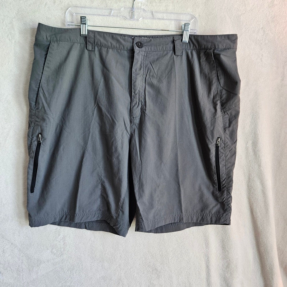 Magellan Outdoors Mens Gray Ripstop Hiking Cargo Shorts Size 40 42
